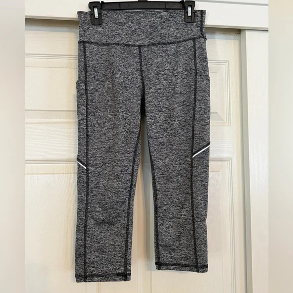 Xersion Train Capri Leggings Gray Space Dye Yoga Pants Pockets - Picture 3 of 7